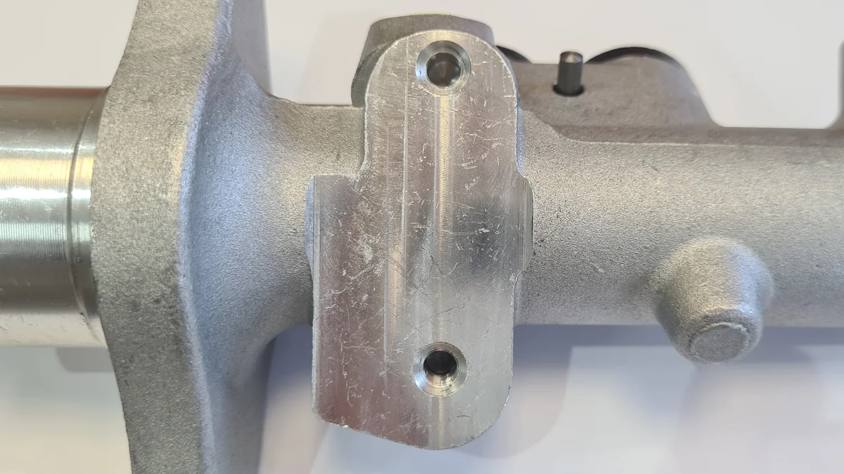 Detalle del alojamiento del sensor de luz de freno en la bomba de freno BSF 05586