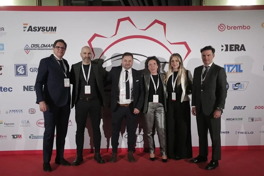 BSF Automoción en el 25 aniversario de AEACA con sus representantes